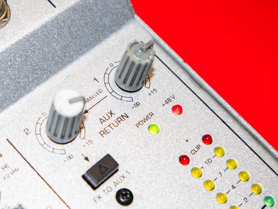 Behringer Eurorack MX802A 8-канален аудио миксер употребяван, работещ