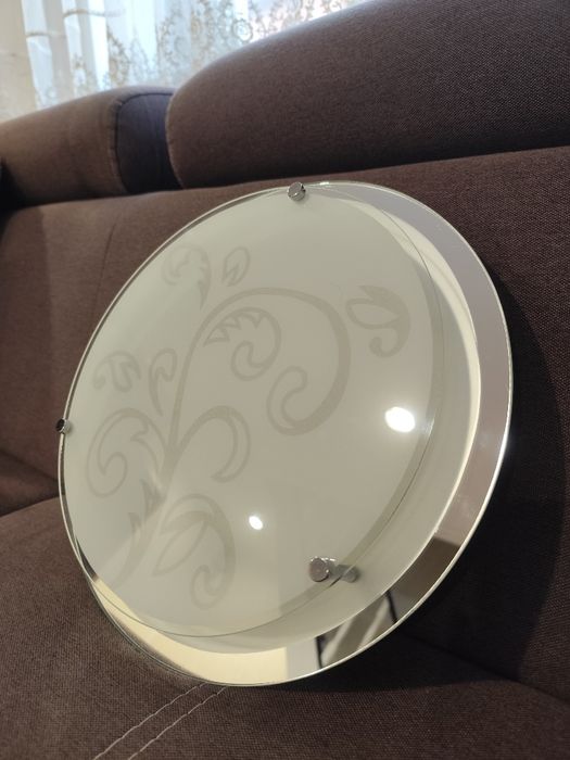 Aplică pentru tavan