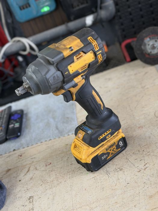 Ударен гайковерт Dewalt