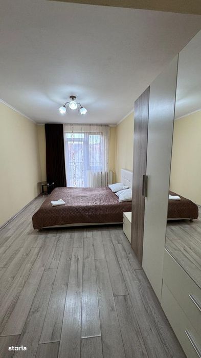 Apartament 3 cam de închiriat, cart. Rogerius