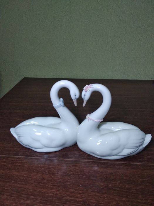 Фарфоровая статуэтка, без трещин и без сколов от