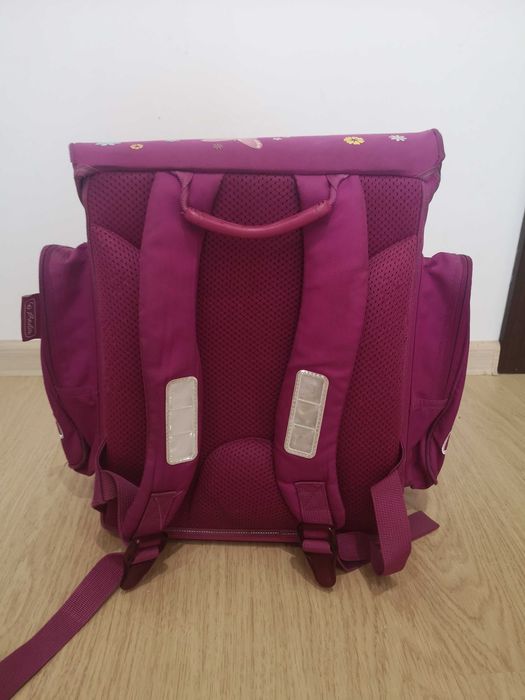 Ученическа раница със аксесоари