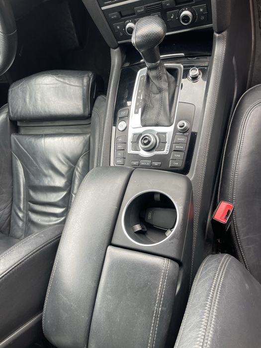 На части Ауди Q7 4L фейса 3.0TFSI 333кс shadow line 7 места