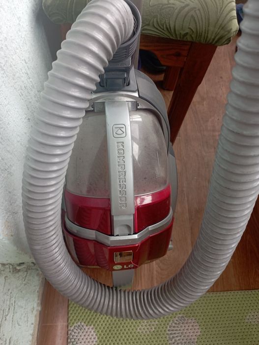 Продаем пылесос LG kompressor