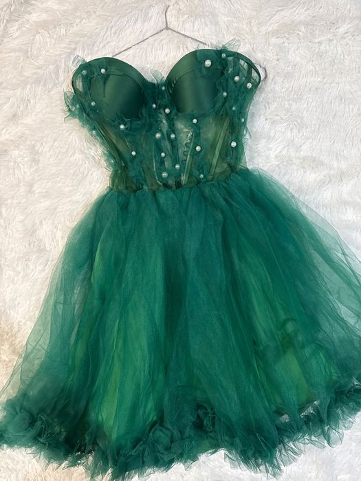 Къси бални рокли