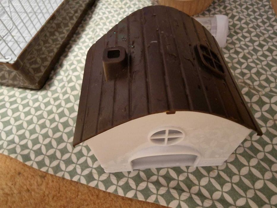 Cusca hamsteri cu casuta +  rotita +bol de mancare