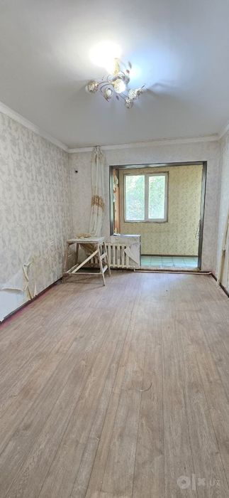 Продам чиланзар 19.  Одна комнатная.   Балкон  1,5×6