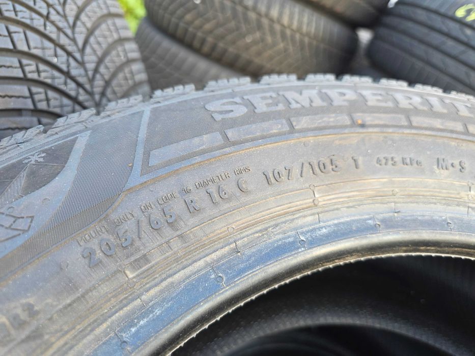 2бр Зимни гуми за бус 205 65 16 С - Semperit - DOT 2023