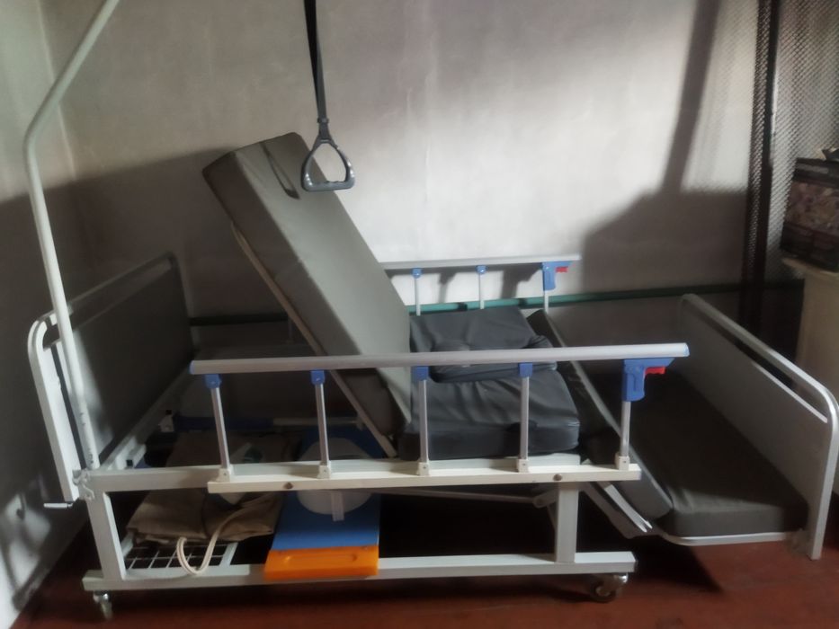 Медицинская кровать