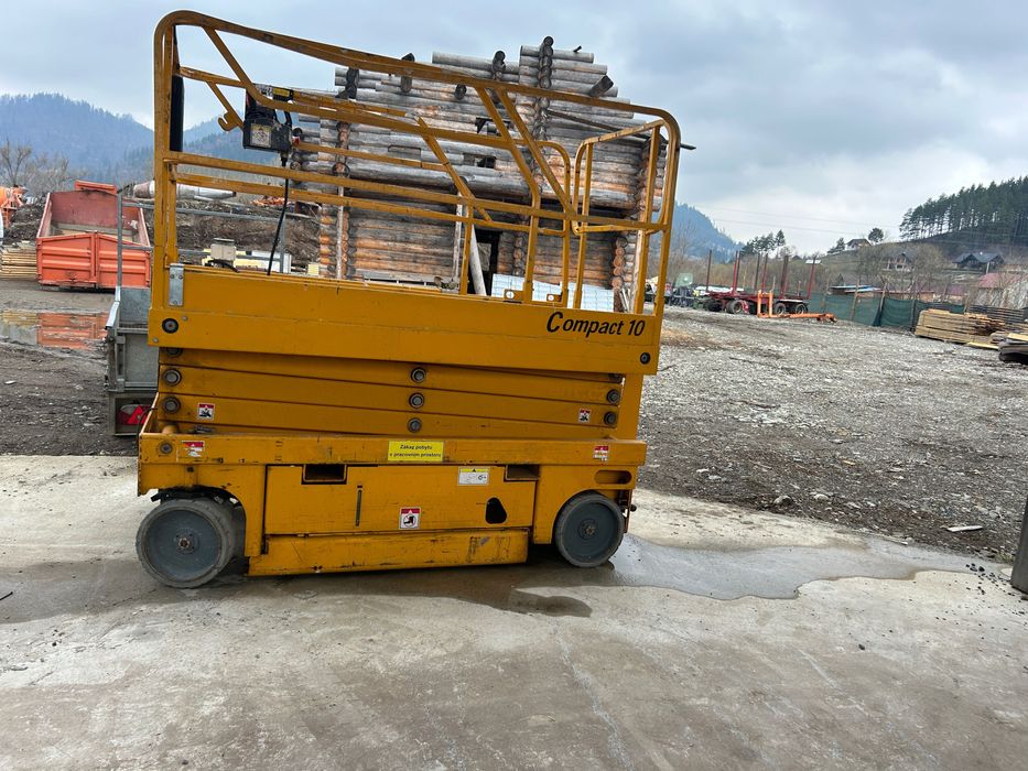 Inchiriez nacela electrică,tip foarfecă COMPACT 10 de închiriat