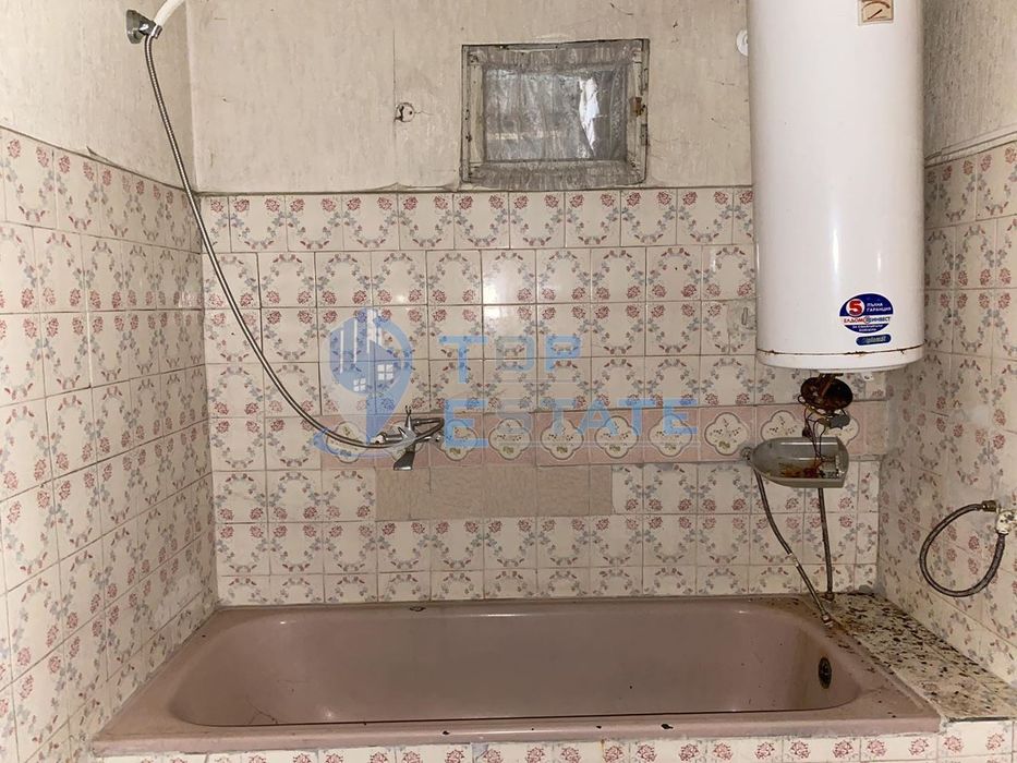 Едноетажна къща с гараж в с. Козаревец, област Велико Търново