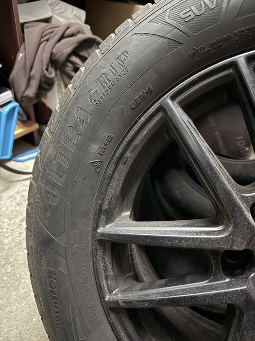 Jante cu cauciucuri de iarna SUV R17