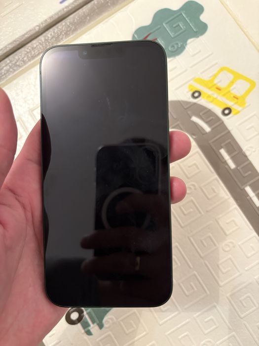 Срочно продам iPhone 13