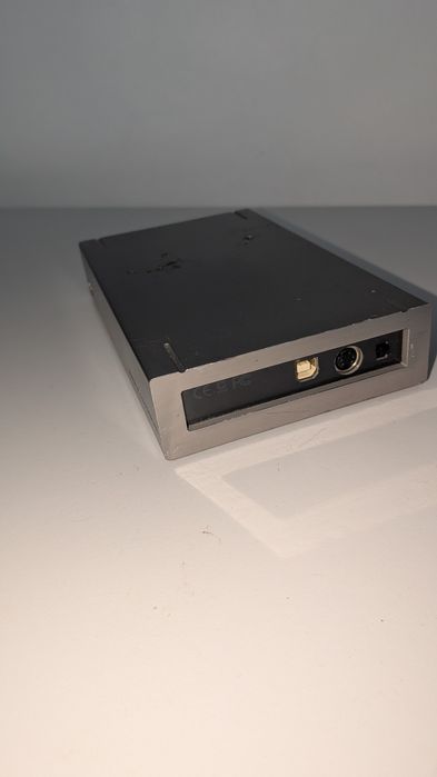 Vând  4 carcase externe din aluminiu pentru hard disk-uri