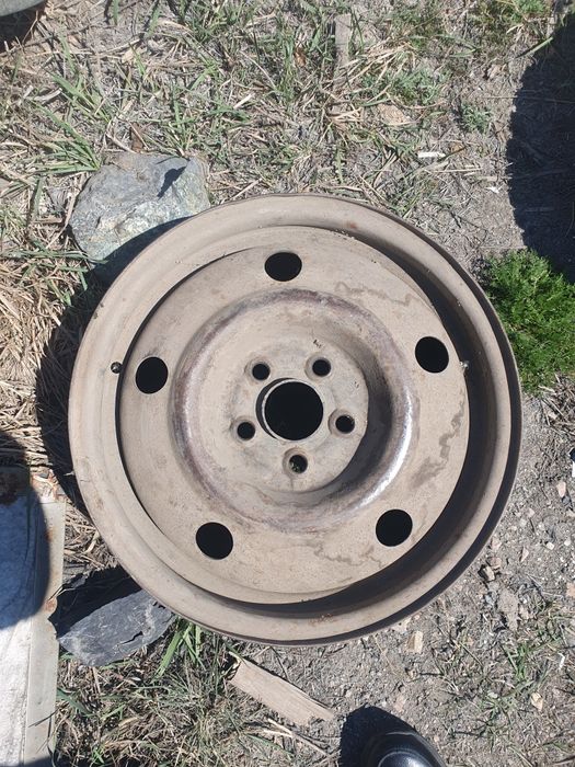 Продам диск штампованный  R15
