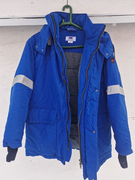 Комбинезоны зимний и бушлаты.а