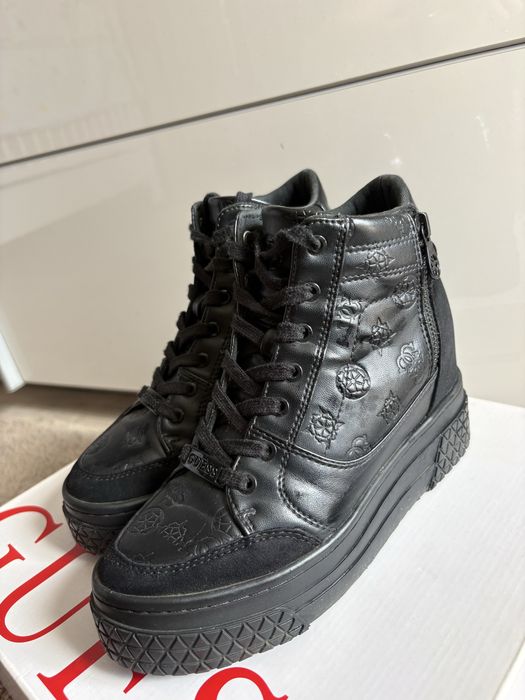 GUESS, кецове на платформа