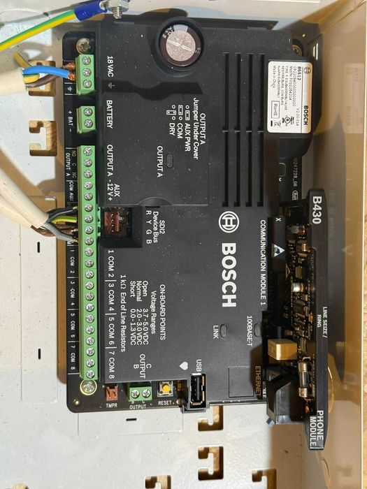 Centrala alarma antiefractie si antiincendiu Bosch B5512 Kit complet