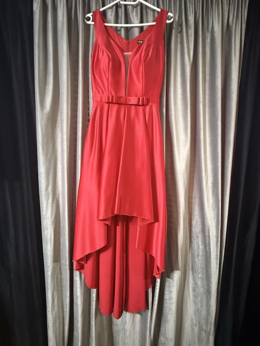 Rochie rosie cu trena, marimea 36