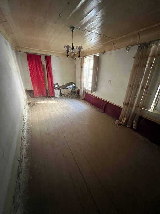 1.1 sotiqli eski hovli sotiladi.