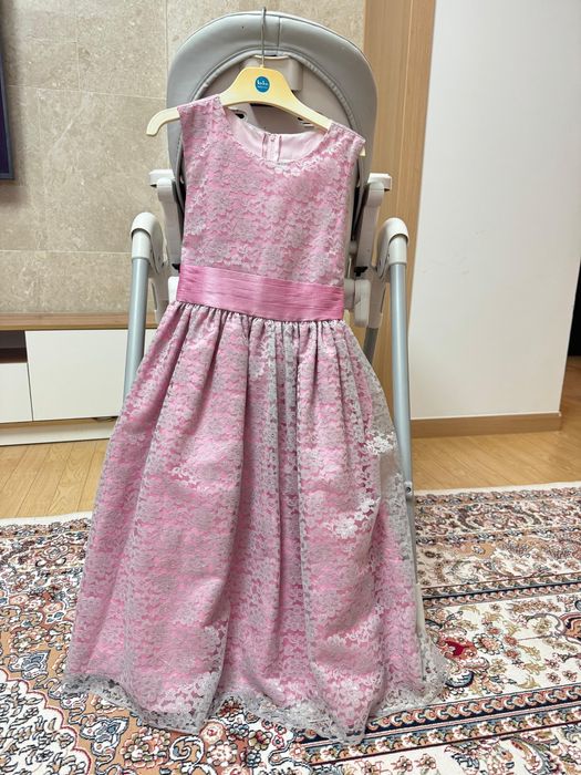 Продам  платье на девочку, рост 128