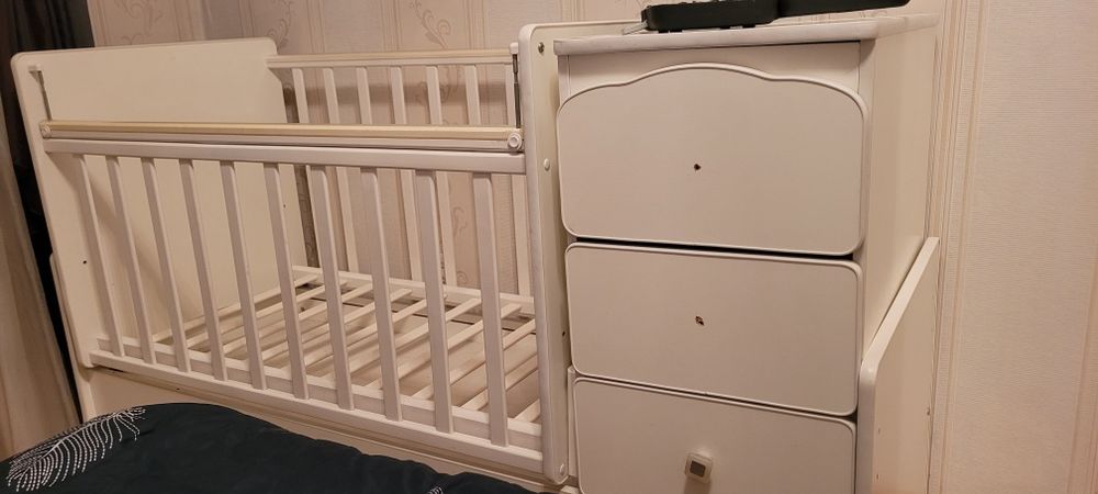 Продам кроватку детскую с матрасом