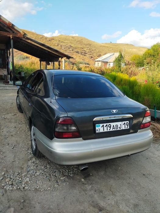 Машина Дэевоо леганза