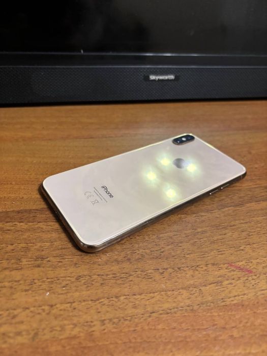 Продам айфон.