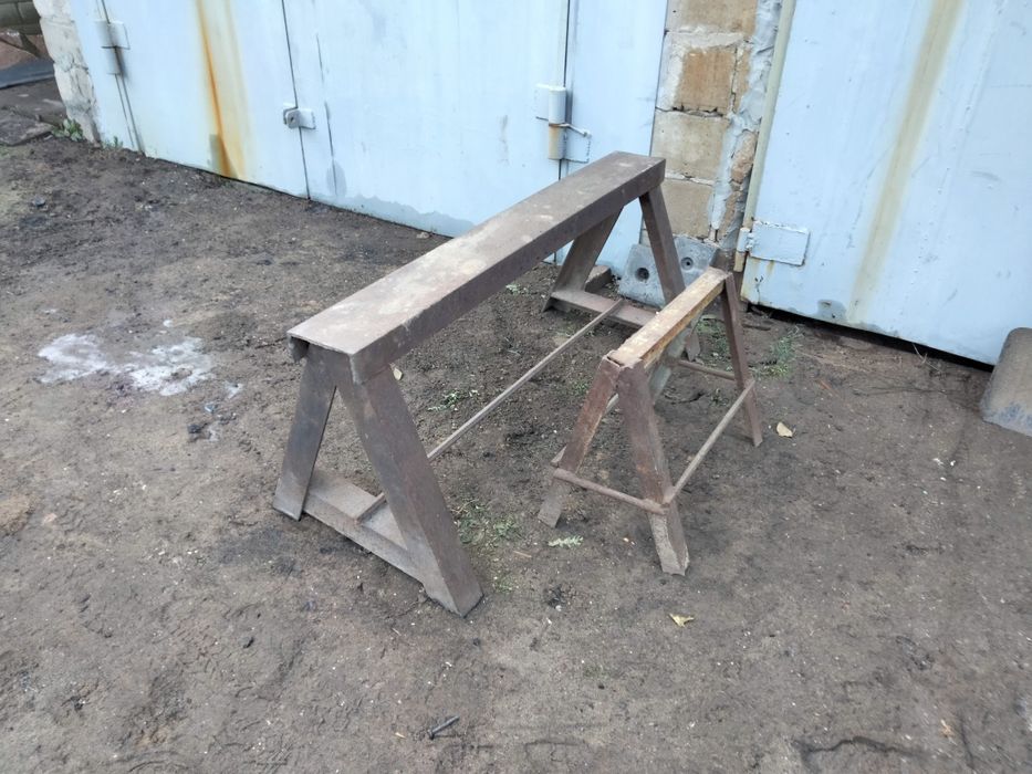 Железные козлы, из прочного швеллера.