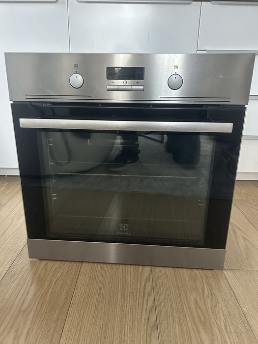 Фурна Electrolux UECP43NH