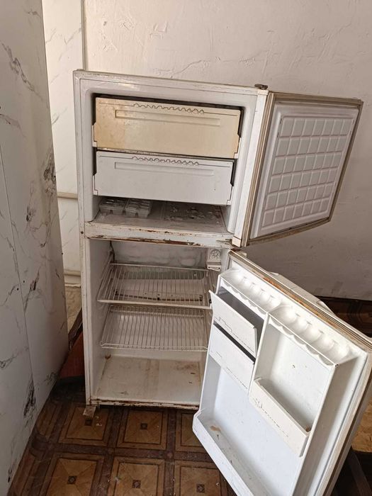 Двухкамерный холодильник