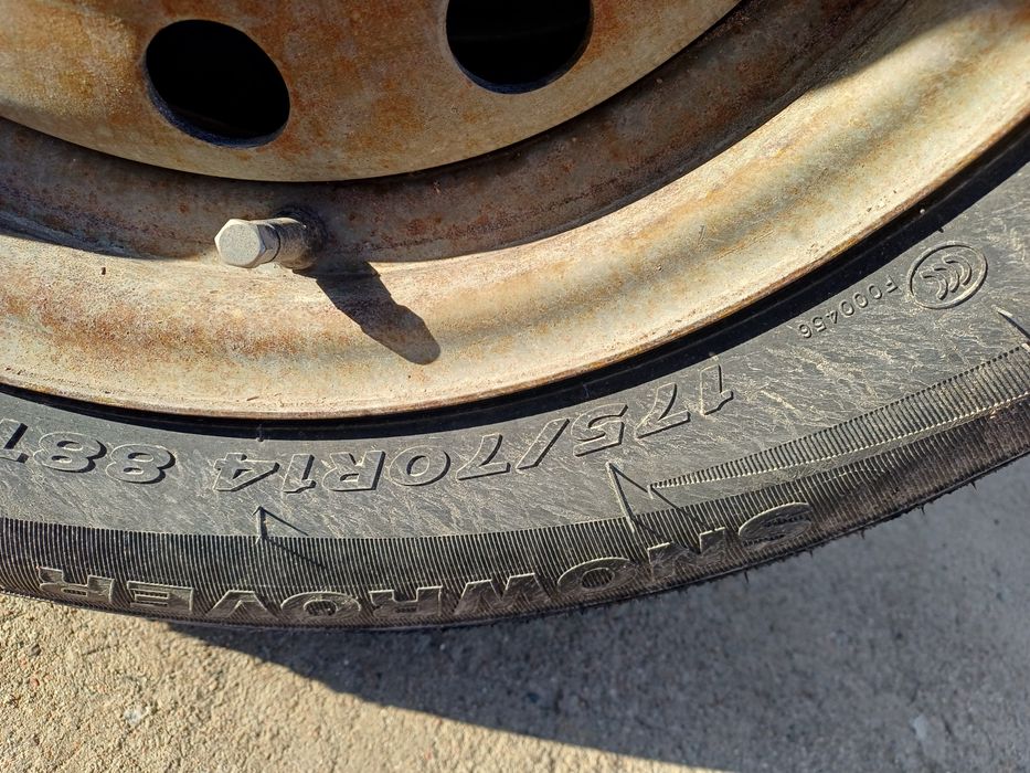 Продам зимние  резину