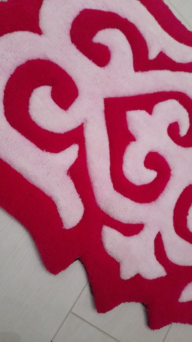 Mini gilam eshik osti uchun.