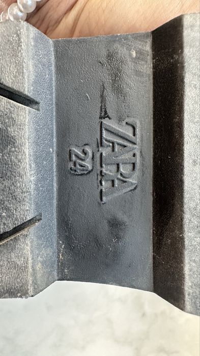 Дестки боти Zara