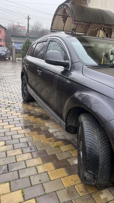 Vând q7 4.2………..