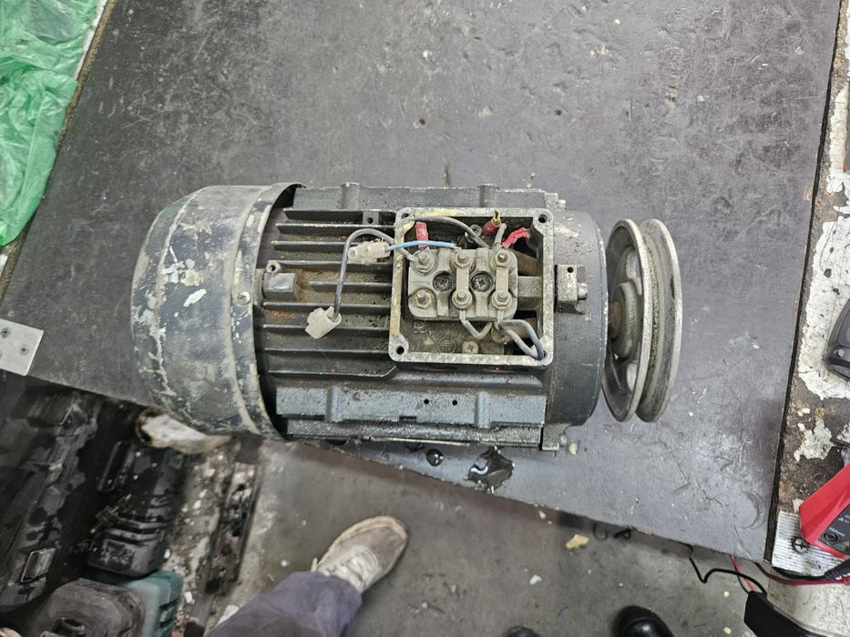 Продам электро двигатель б/у