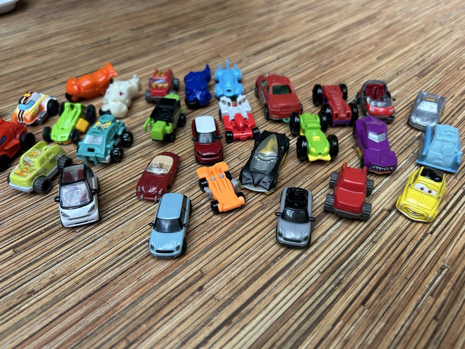 Колекция стари играчки колички от kinder и други