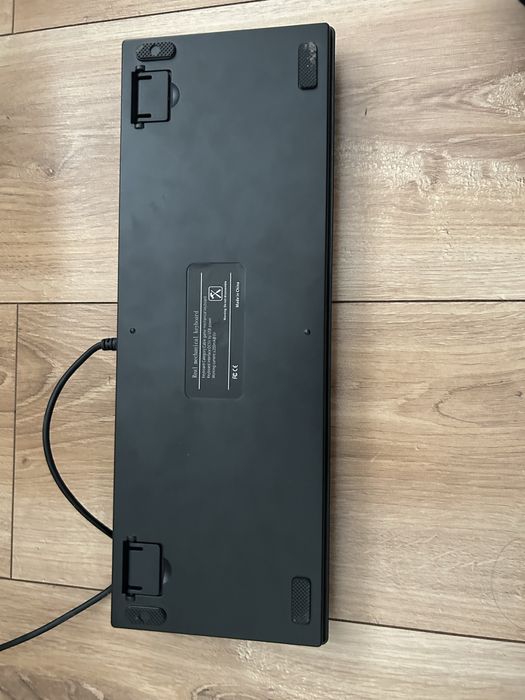 Tastatura bajeal switchuri albastre taste rosii cu portocalii si negru