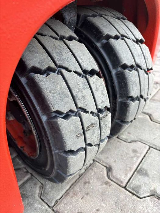 Electrostivuitor Linde 1.6 to – 3 roți Anul fabricației: 11/2015