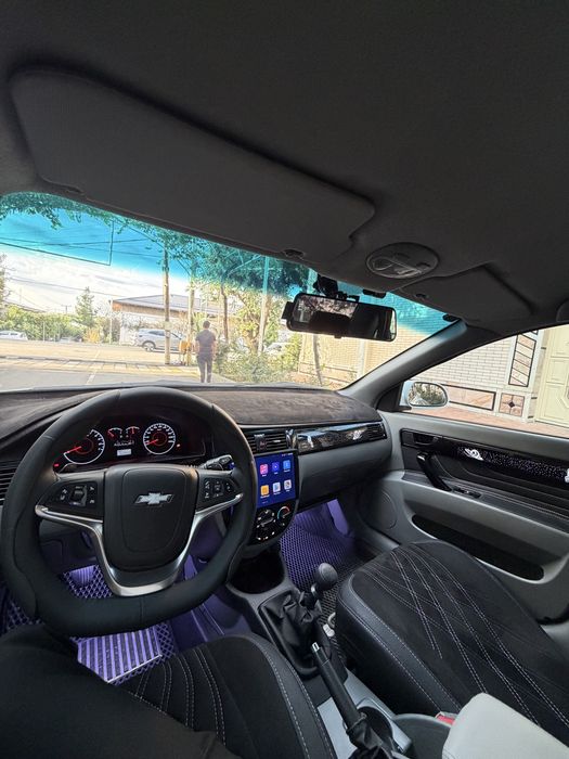Lacetti 1.8 sotiladi