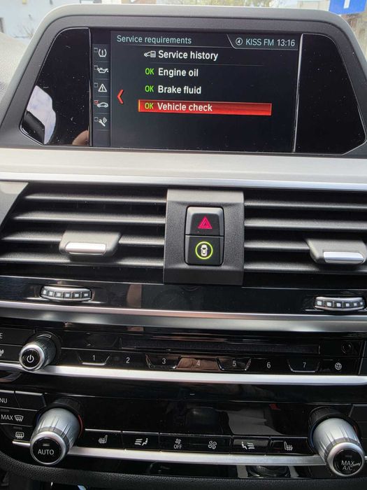 Vând BMW X3 xDrive30i, întreținută exemplar, cu istoric complet BMW.