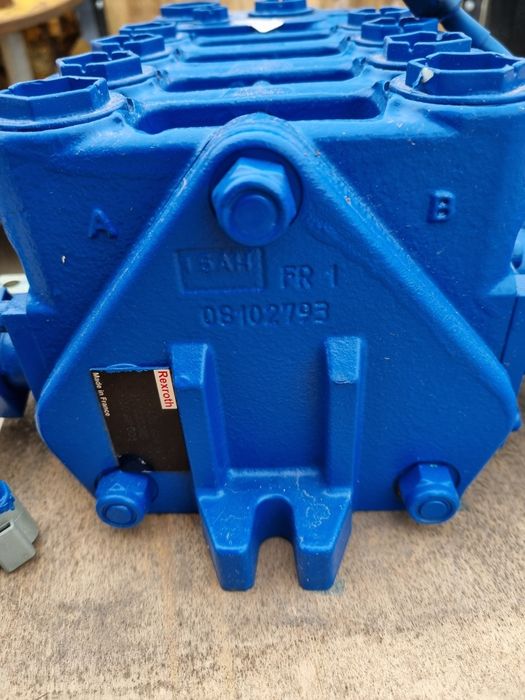 Distribuitoare jcb