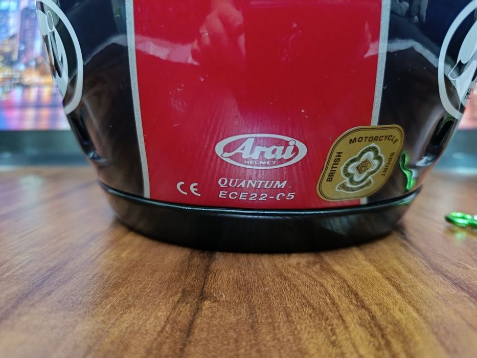 Мото шлем от Японского бренда ARAI Quantum