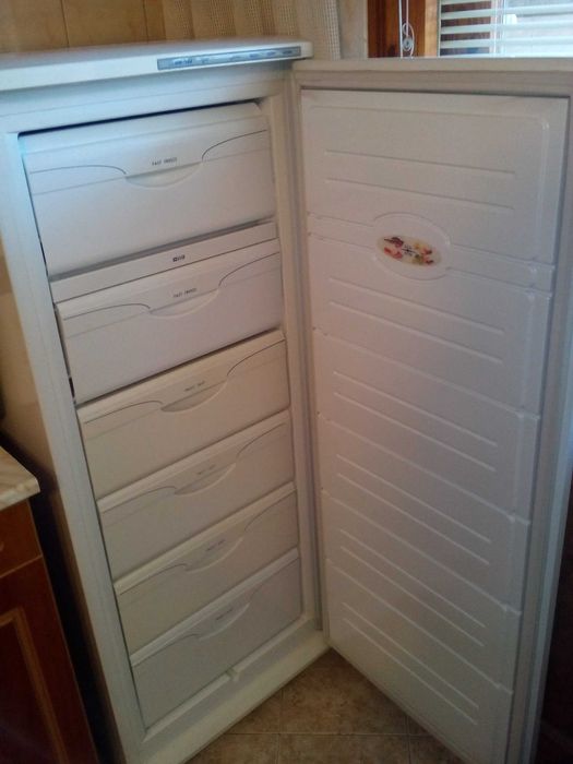 Фризер Атлант продава