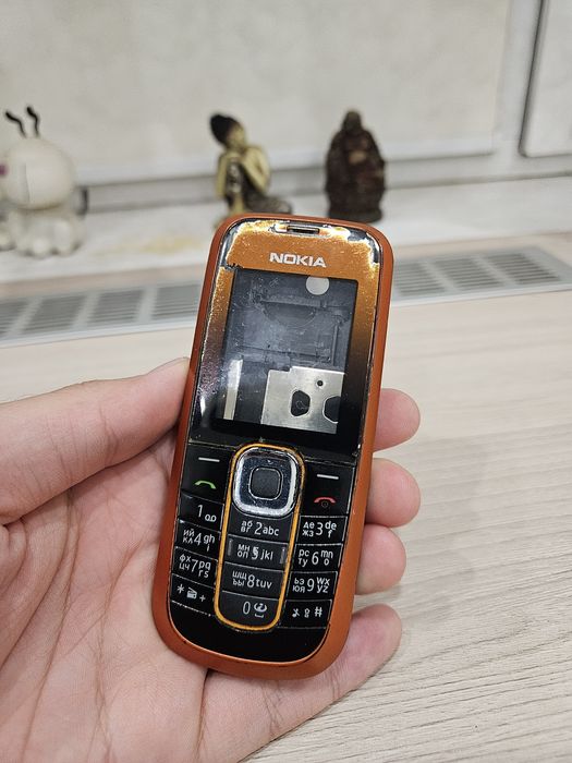 Nokia 2600 classic с зарядным устройством