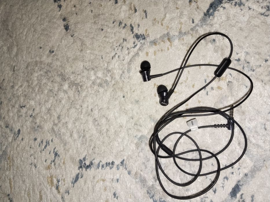 Наушники 1more новый