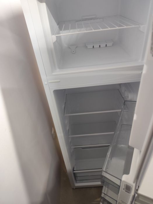 Хладилник Sharp с 5години гаранция