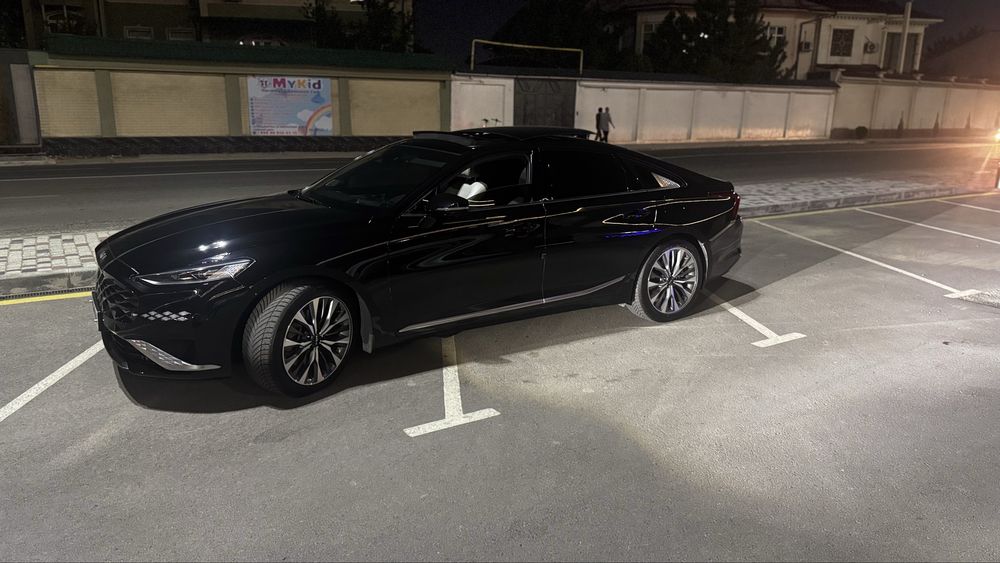 Продаю свой автомобиль Kia K8 бизнес-класса.