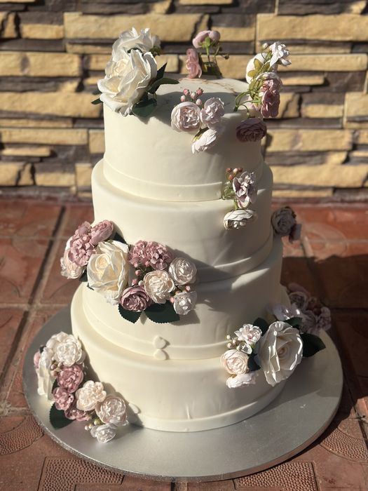 Сватбена бутафорна торта