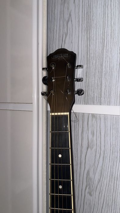 Акустическая гитара